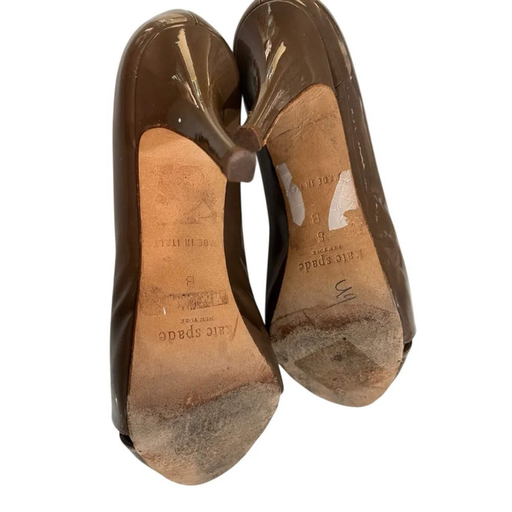Kate Spade New York Patent Leather Pump Heels Size 6 Brown Peep Toe Women Italy